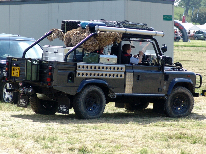 Land Rover Defender 110 HCPU Lara Croft 11 RCCrawler.at