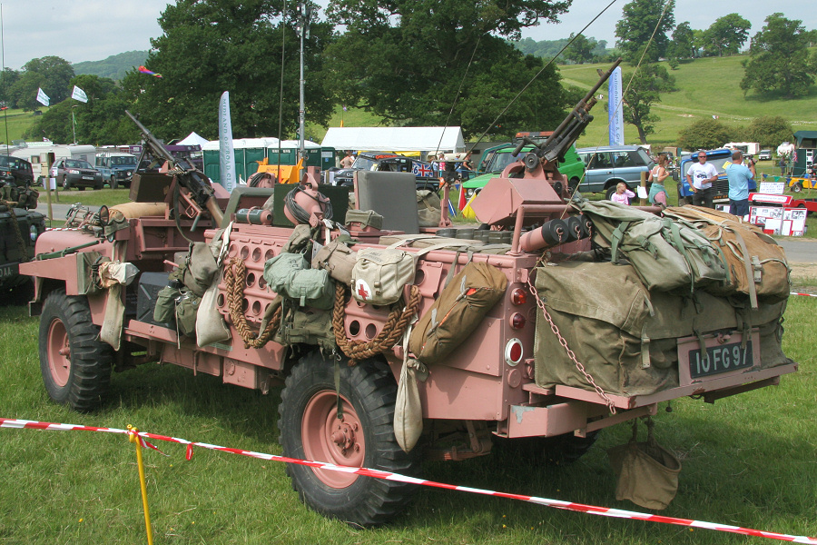 Adrian's Tomcat 100" Land Rover Pink Panthers