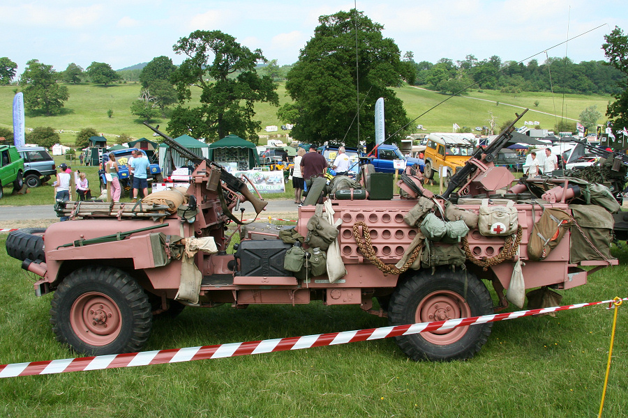 Adrian's Tomcat 100" Land Rover Pink Panthers