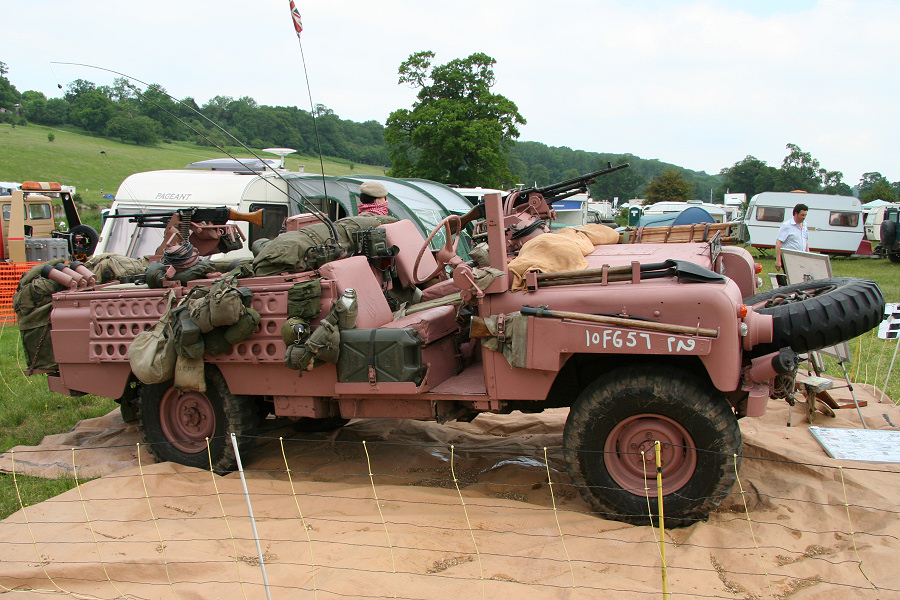 Adrian's Tomcat 100" Land Rover Pink Panthers