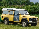 Yellow Defender 110 station wagen